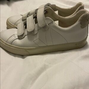 Veja Kids Cream Sneakers with Velcro Straps